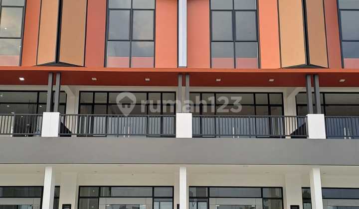 Ready-to-Use New Row Shophouse Summarecon Crown Gading 1