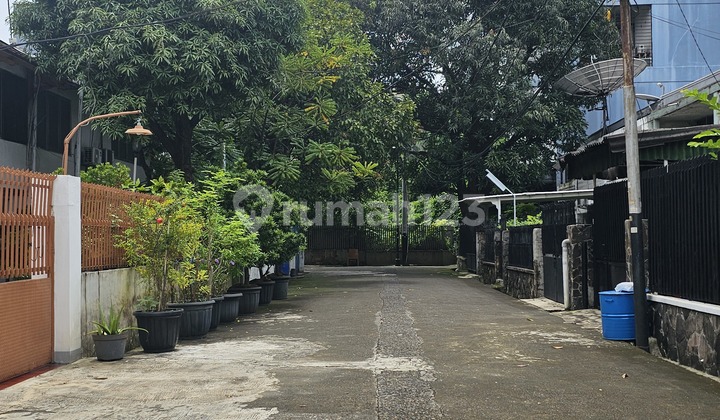 Strategic House Near Asam Reges Market in Taman Sari, Jakarta 2