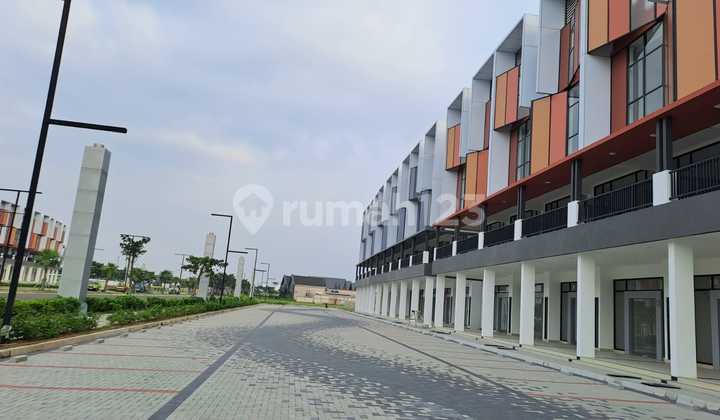 Ready-to-Use New Row Shophouse Summarecon Crown Gading 2