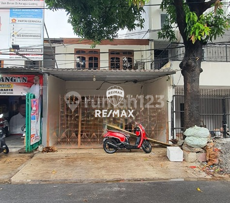Rumah Hadap Utara 2,5 Lantai Summagung Kelapa Gading Dijual