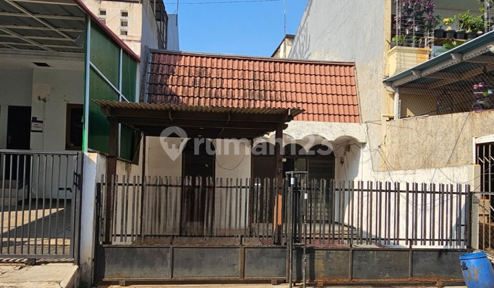 Well-Maintained House Near Sumagung Market, Kelapa Gading, Jakarta 2