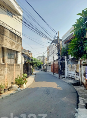 Muah Rumah Tua di Jalan Tomang Utara , Grogol Petamburan, Jakarta Barat Muah Rumah Tua di Jalan Tomang Utara , Grogol Petamburan, Jakarta Barat