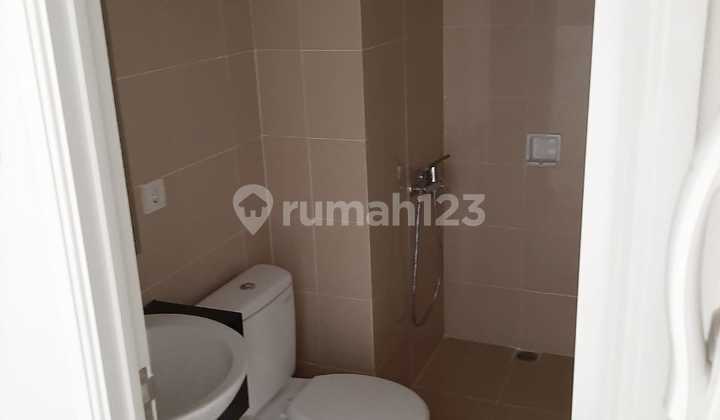 Disewakan Cepat Apartemen Madison Park 2 BR Semi Furnished, Middle Floor  2