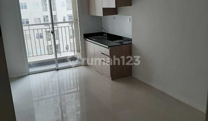 Disewakan Cepat Apartemen Madison Park 2 BR Semi Furnished, Middle Floor 