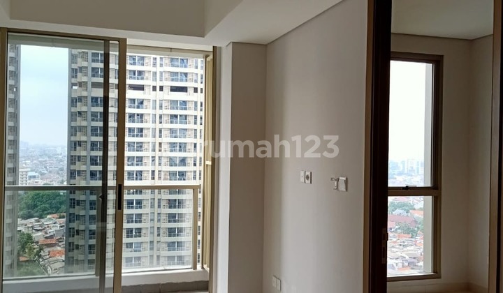 Jual Cepat Murah 1 BR Taman Anggrek Residence ( Kitchen Bentuk L) Tower Espiritu, Sertifikat, View Pool Jual Cepat Murah 1 BR Taman Anggrek Residence ( Kitchen Bentuk L) Tower Espiritu, Sertifikat, View Pool