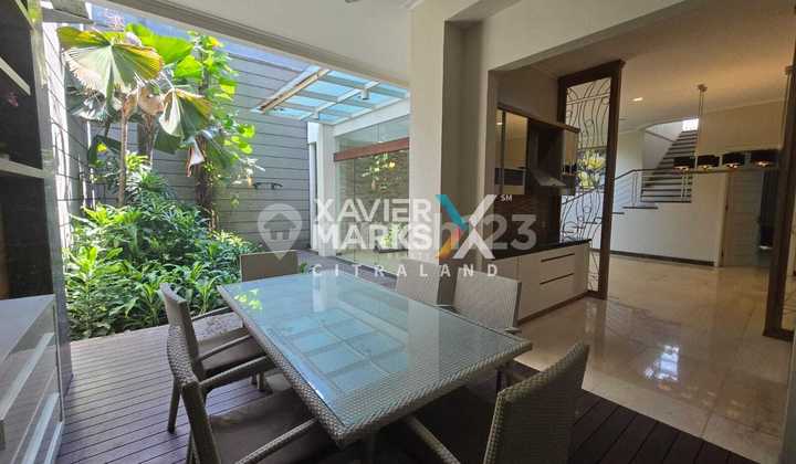 Dijual Rumah Graha Family, Minimalis Tropis