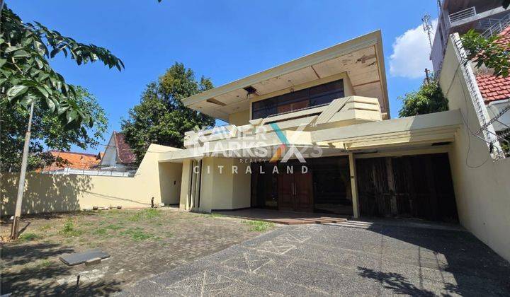 Rumah Pusat Kota Cocok Untuk Usaha, Parkiran Luas 1