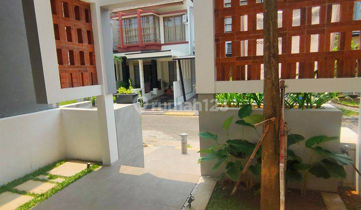 Dijual Rumah Emerald 2 Lantai Sudah Renovasi Semi Furnished 2