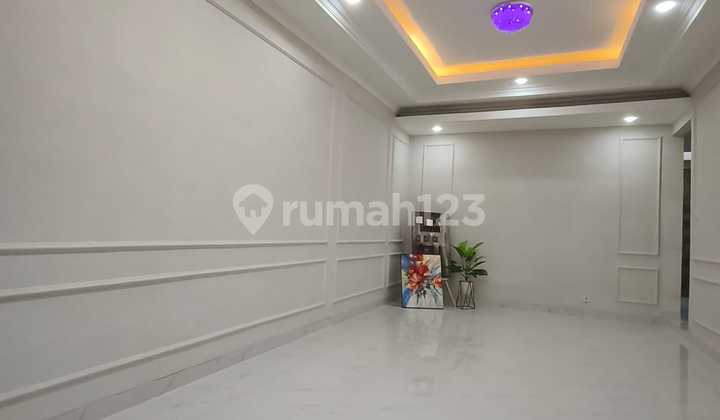 For Sale Ready-to-occupy house in Griya Loka sector 1.1, Pine Street 2 (FR). 2