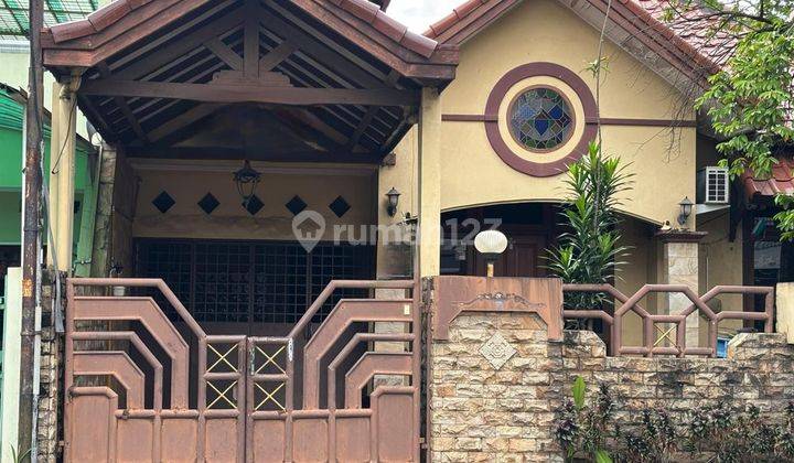 Disewakan Rumah di Jalan Utama di Villa Melati Mas, Bsd Hd 1