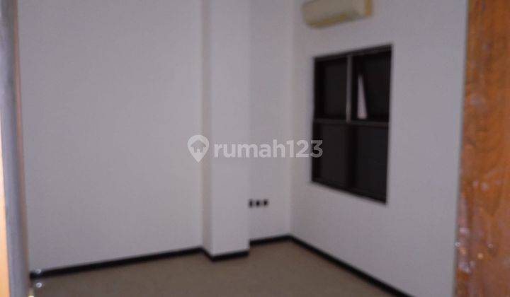 Disewakan Ruko 3Lantai di Jl. Gatot Subroto, Serengan, Solo 2