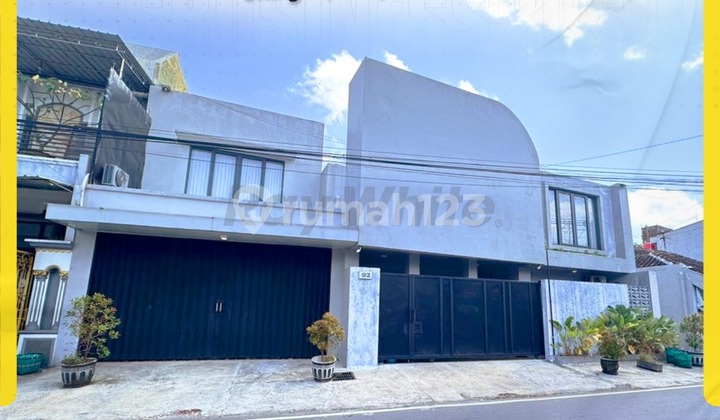 Rumah Modern 2 Lantai Disewakan di Gilingan Banjarsari 1