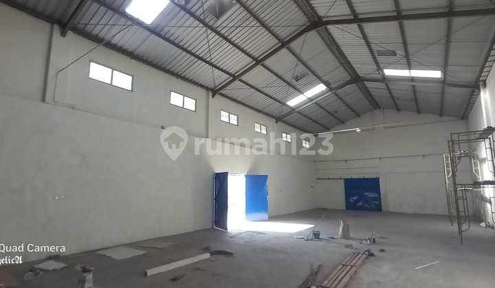 Gudang Sewa Jl. Adi Sucipto Surakarta, Akses Kontainer Gudang Sewa Jl. Adi Sucipto Surakarta, Akses Kontainer