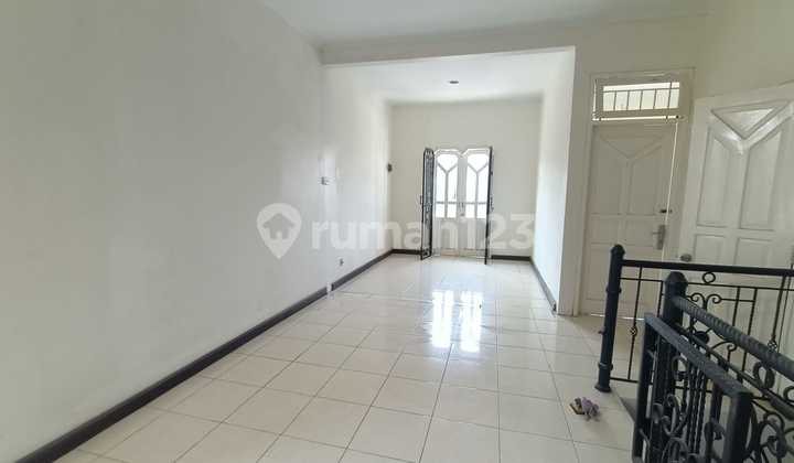 DISEWAKAN RUMAH MEWAH & NYAMAN – Baturan, Colomadu 2