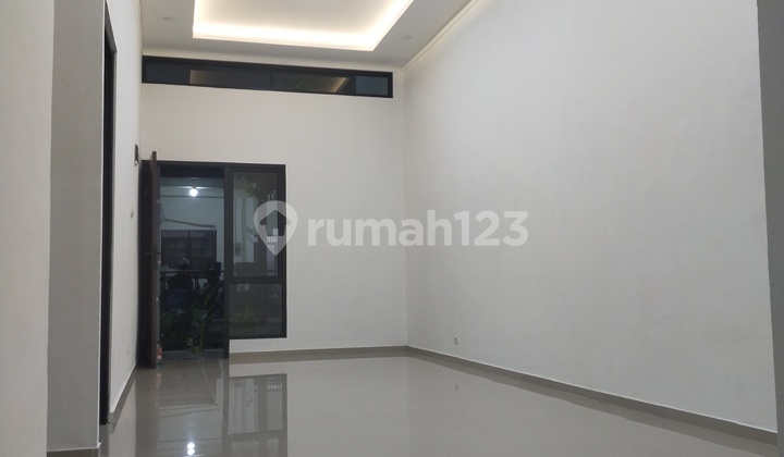 Dijual Rumah Cantik Modern Minimalis Siapp Huni Tinggal Bawa Koper Saja di Graha Raya Bintaro