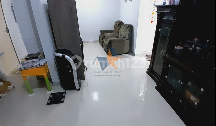 Rumah Cantik Posisi Hook Row Jalan Luas - Graha Raya Bintaro 