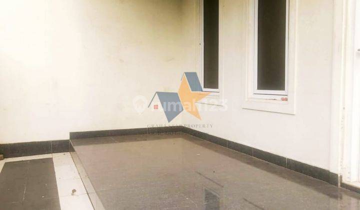 Depan Taman Row Jalan Luas Rumah Cantik Modern Siapp Huni Graha Raya Bintaro  2