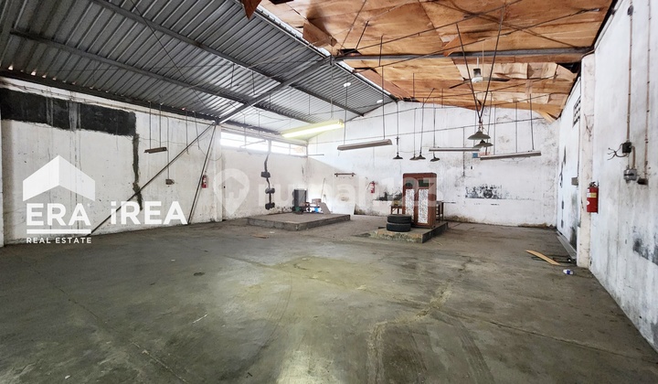 For Rent: Warehouse in Solo, Jebres Area, Pucangsawit Gas Station. For Rent: Warehouse in Solo, Jebres Area, Pucangsawit Gas Station.