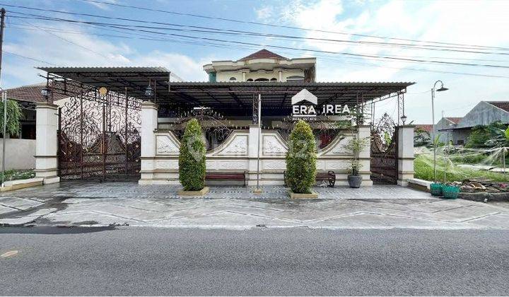 Jual Rumah Mewah 3 Lantai di Jombor, Sukoharjo 1