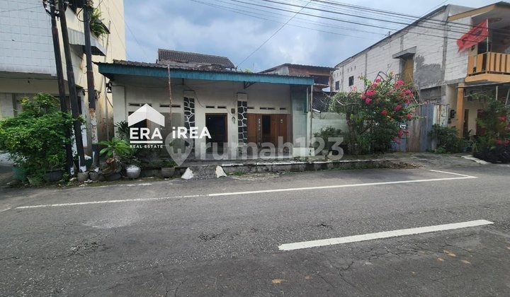 For Rent: Cheap Land with Building Bonus in Solo Near City Hall