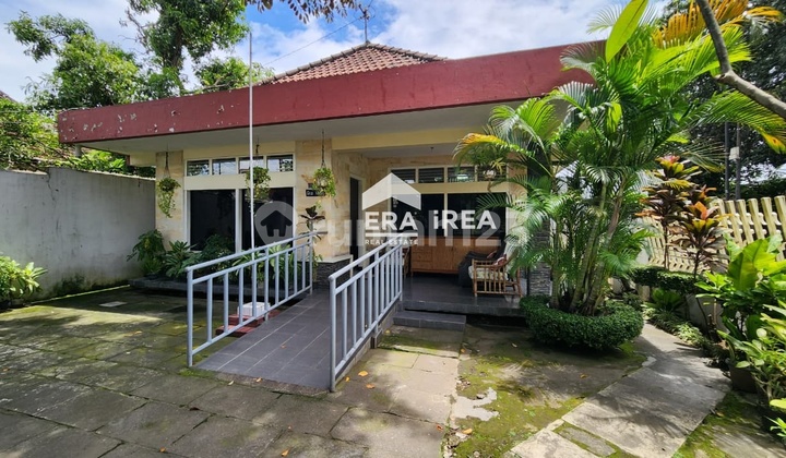 Well-Maintained Old Hook House in Jogja Near Maloboro