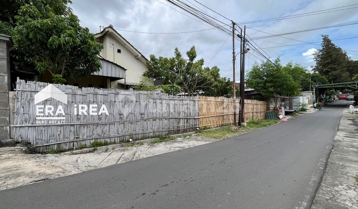 Land for Sale with Building Bonus in Solo, Near Dr. Oen Kandang Sapi Hospital