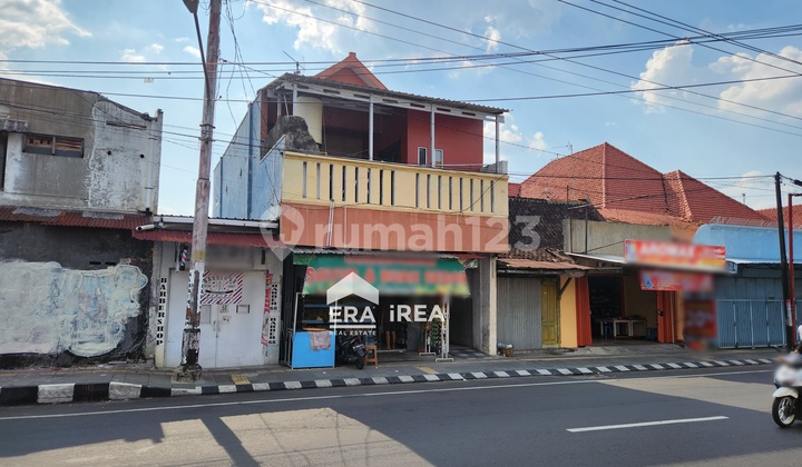 For Sale Commercial Space and Boarding House in Solo Jebres Near Pasar Gede
