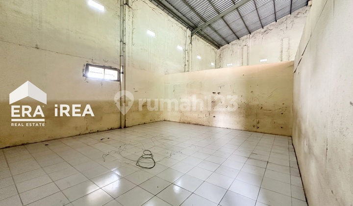 Cheap 2-Story Warehouse Near Donohudan Solo Hajj Dormitory