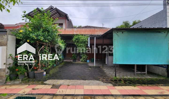 Bonus Land with Building for Sale in Solo Near Karanganyar Square