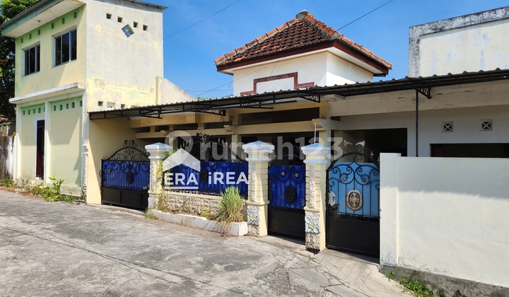 Dijual Rumah Kost Dekat Stasiun Purwosari di Solo Kota Dijual Rumah Kost Dekat Stasiun Purwosari di Solo Kota