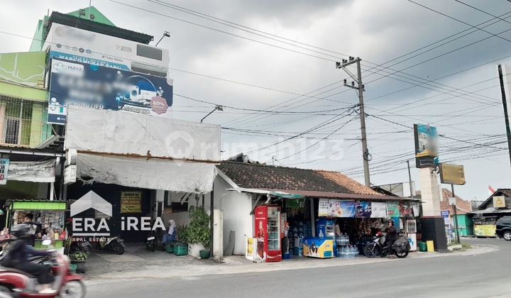 Good 3-Story Business Space Near Adi Soemarmo Airport