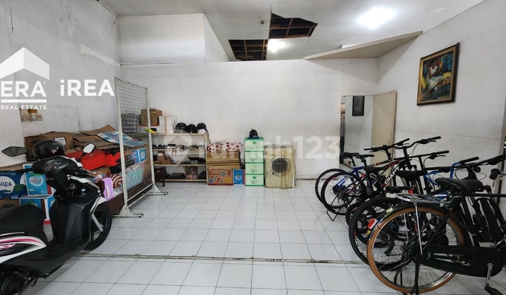 House and Commercial Space in Superindo Area Banyuanyar Solo 2