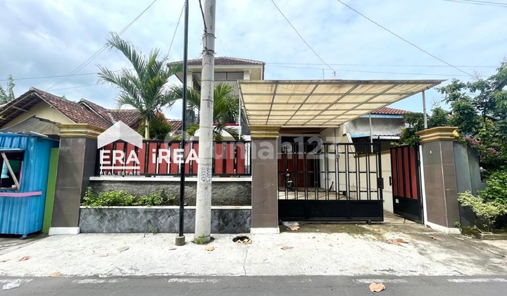 For Sale 2-Story House with Swimming Pool Near Bowan Gas Station