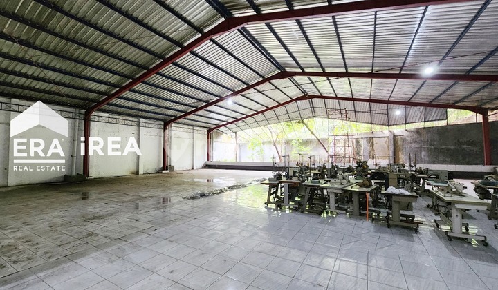 Warehouse for Sale Cheap on Jl Pramuka Mojolaban East Solo.