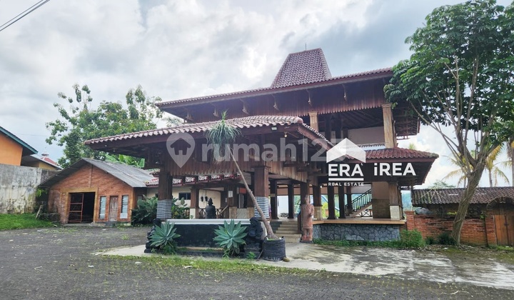 Affordable Ready-to-Use Villa and Restaurant in Solo Near Al Azhar School