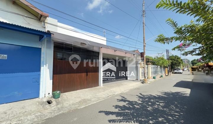 Strategic Boarding House for Sale in Solo Near Nongko Market Strategic Boarding House for Sale in Solo Near Nongko Market