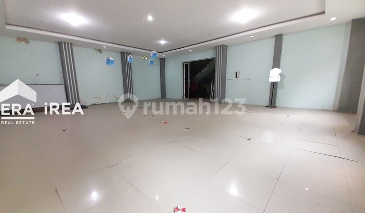 Affordable 3-Story Commercial Space for Rent in Colomadu Affordable 3-Story Commercial Space for Rent in Colomadu