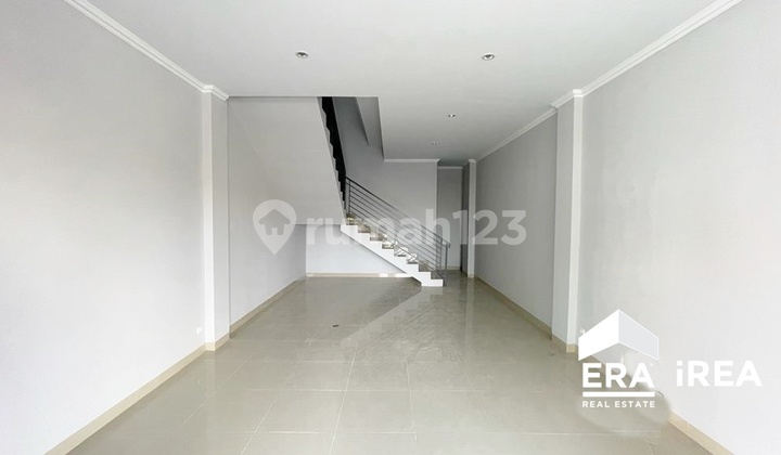 Ruko Solo Kota Siap Pakai di Pusat Bisnis Sumber