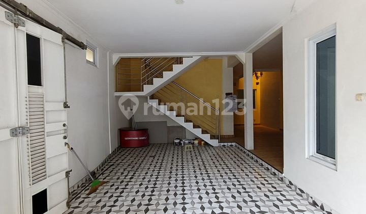 Disewakan! Rumah Bagus Cocok Untuk Tempat Tinggal Maupun Kos-kosan. Dekat Universitas Dan Pusat Perbelanjaan. 2