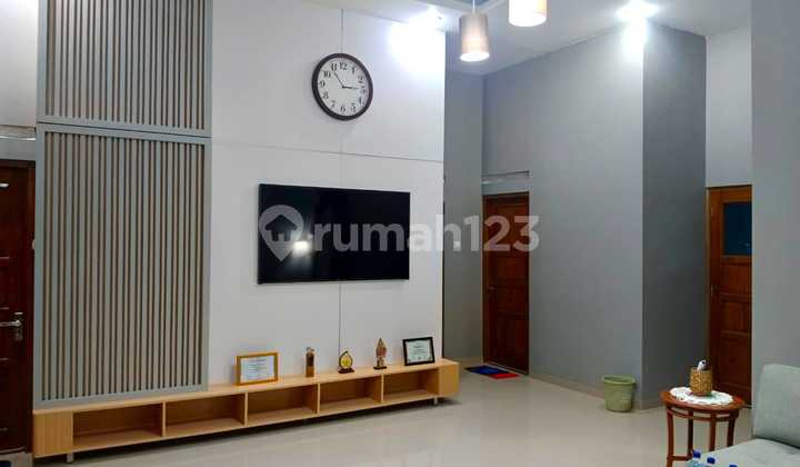 Rumah Bagus Bangunan Baru ( Full Furnished ) di Kawasan Gonilan. 2
