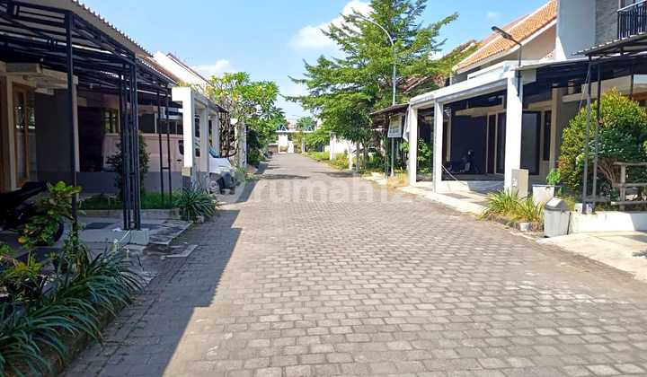 Rumah Bagus ( Full Furnished ) di Cluster Elite Colomadu Rumah Bagus ( Full Furnished ) di Cluster Elite Colomadu