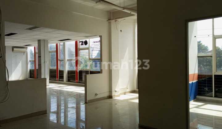 For Rent: 3-Story Shophouse in Solo Baru Prime Location Jl. Ir. Soekarno, Grogol Sukoharjo, Solo. Suitable for Various Types of Businesses: Clinic, Office, Boutique, Cafe, Minimarket, Etc. 1