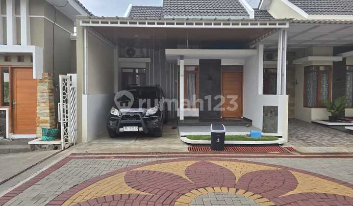 New Minimalist House Near Solo Baru New Minimalist House Near Solo Baru