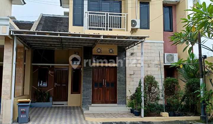 Rumah bagus 2 lantai dengan perabotan lokasi di Perumahan Cluster Elite di Colomadu Rumah bagus 2 lantai dengan perabotan lokasi di Perumahan Cluster Elite di Colomadu