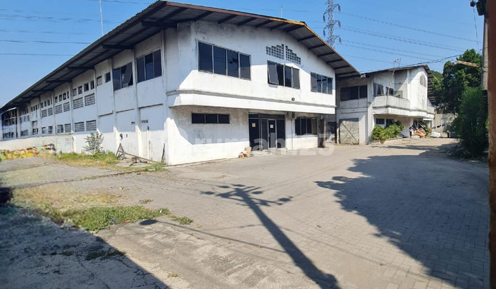 Strategic WAREHOUSE, LAND MEASUREMENT by Kartasura Solo Main Road.