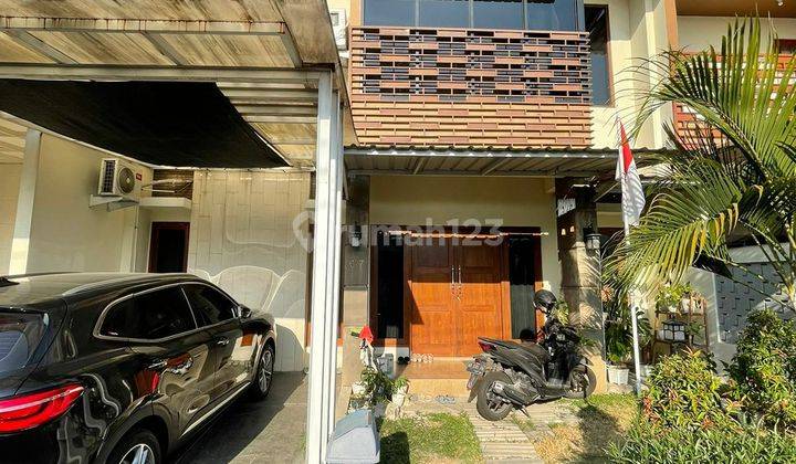 Rumah bagus Full Interior siap pakai di perumahan elite Gentan, Sukoharjo 1