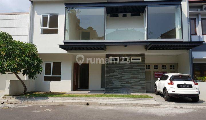 Rumah mewah minimalis lingkungan elite lor in residence colomadu solo, 1