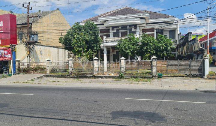 Rumah Mewah Kokoh Dengan KUSEN JATI TUA No.1 Di Pinggir Jalan Laweyan Solo 1