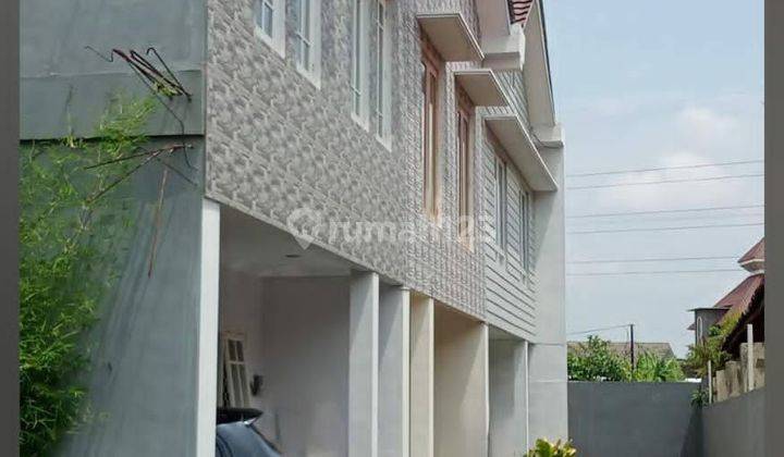 Rumah Bagus 2 lantai saat ini difungsikan sebagai Guest House yg masih aktif
( Full Furnished )
Lokasi : Banyuanyar, Banjarsari, Solo 1