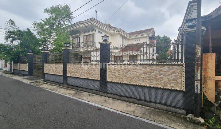 Rumah mewah 2 lantai dengan parkir luas di nusukan banjarsari solo 1